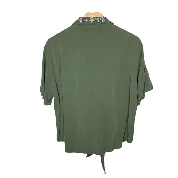 Disney Winnie The Pooh Floral Embroidered Tie Front Top Large - Picture 4 of 12